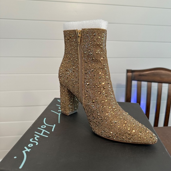 Betsey Johnson Cady Gold Size 8 New Never Worn - Picture 3 of 6